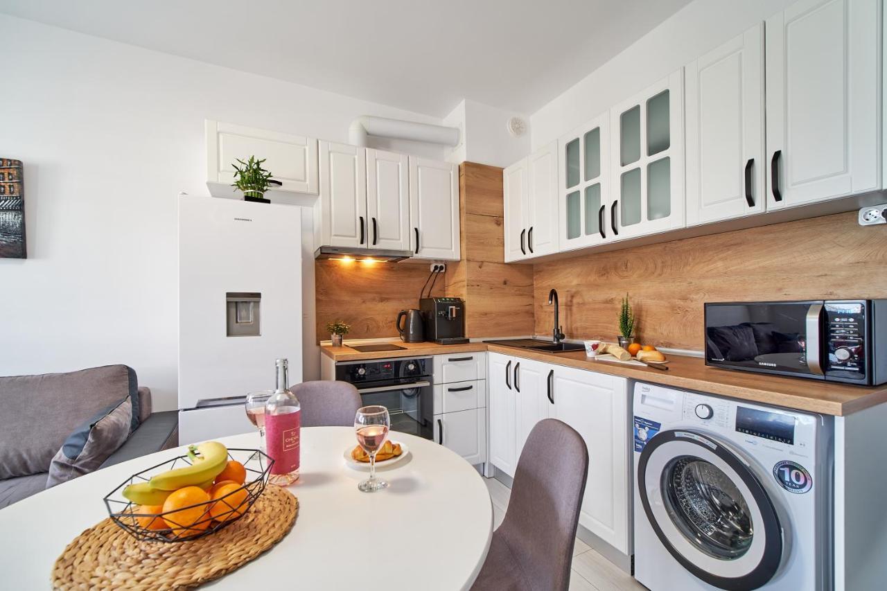 Cozy Apartment With Balcony On The Black Sea- Part Of The Family 'Vicki Apart Varna Eksteriør billede