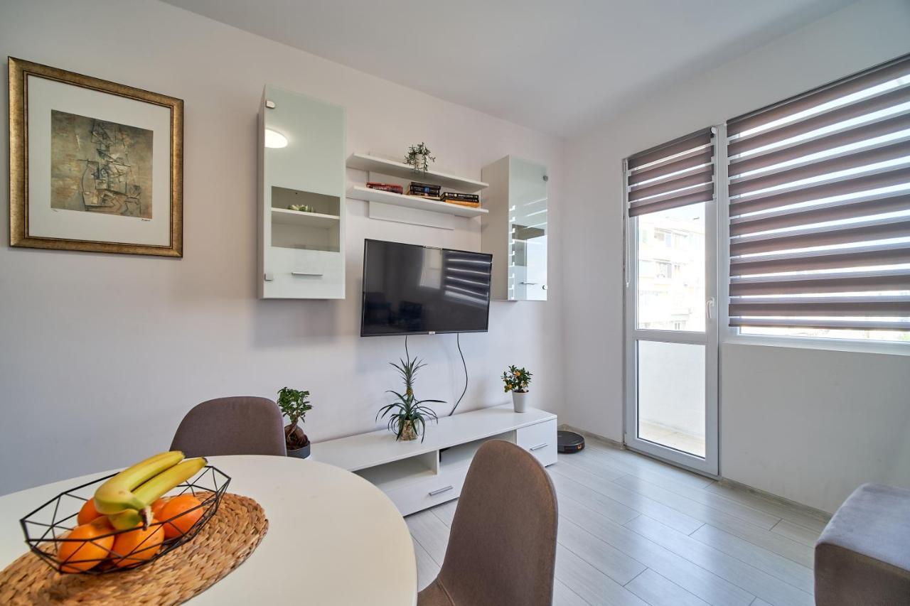 Cozy Apartment With Balcony On The Black Sea- Part Of The Family 'Vicki Apart Varna Eksteriør billede