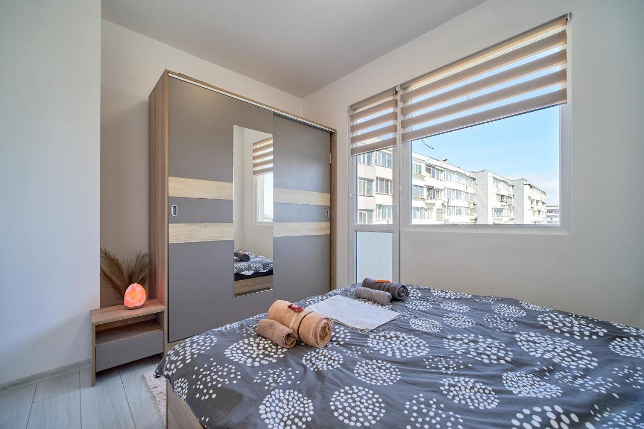Cozy Apartment With Balcony On The Black Sea- Part Of The Family 'Vicki Apart Varna Eksteriør billede