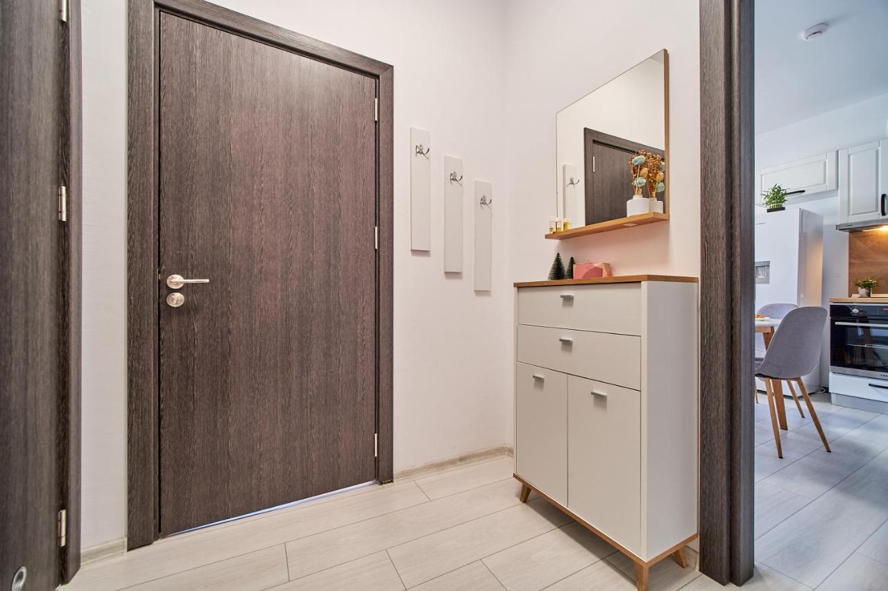 Cozy Apartment With Balcony On The Black Sea- Part Of The Family 'Vicki Apart Varna Eksteriør billede
